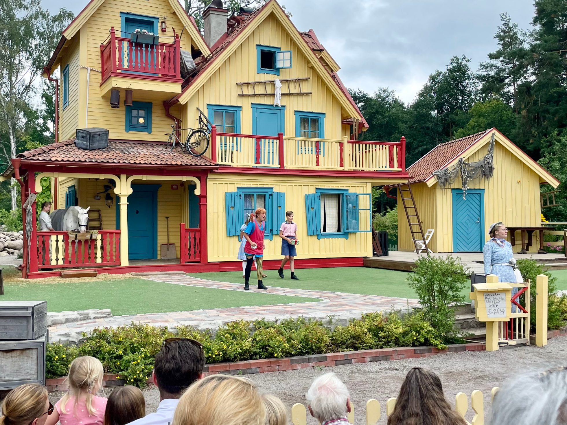 Przedstawienie: Pippi wprowadza się do Willi Śmiesznotka
